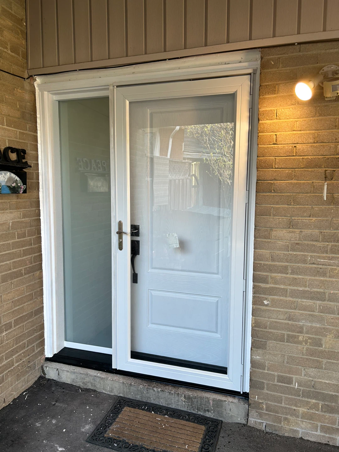 Storm door Anderson serie 4000 full view installed with Handle. - photo 2