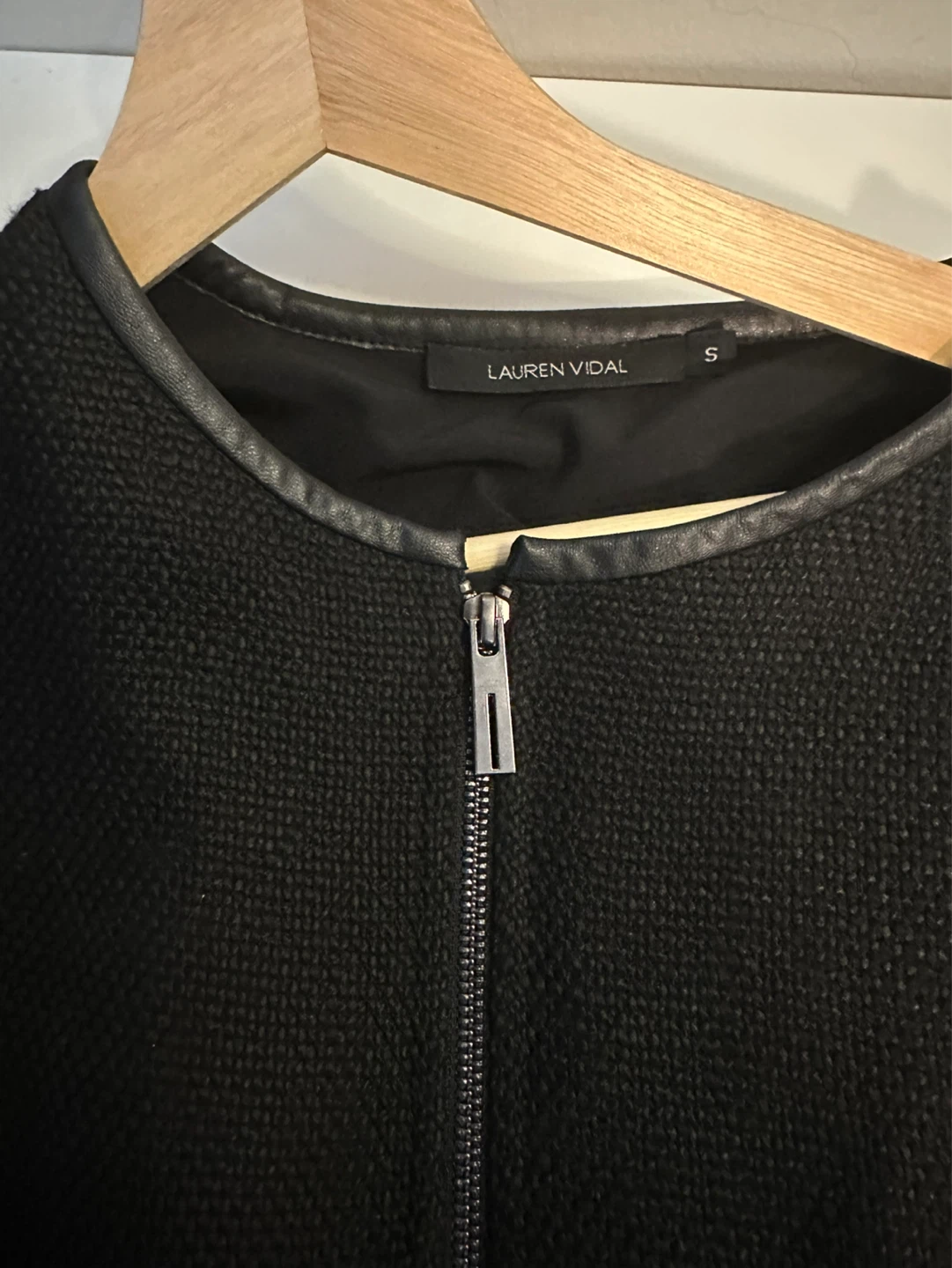 Lauren Vidal Black Zip-Up Cape - photo 3