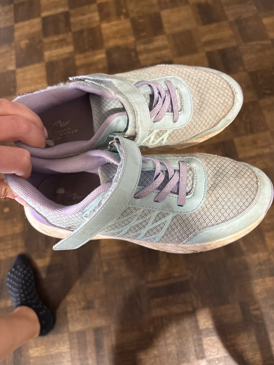 Athletic Works Kids Shoes size US3