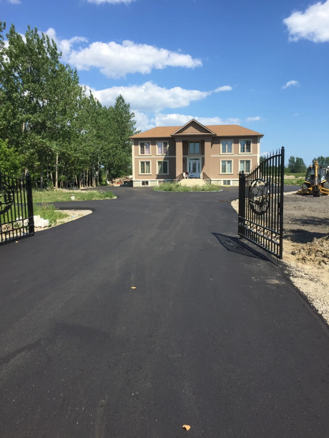 Asphalt driveway paving services