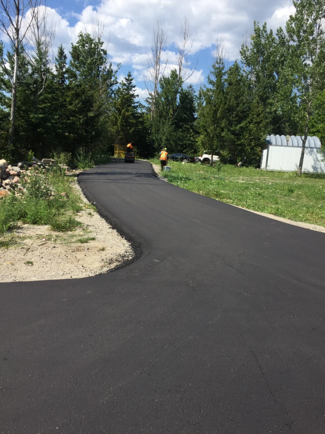 Asphalt driveway paving services - photo 2