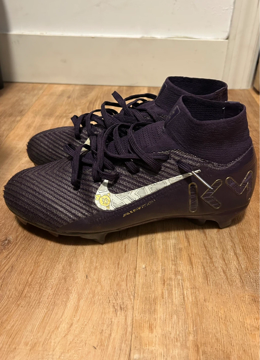 MBAPPE CLEATS SIZE 7 KIDS