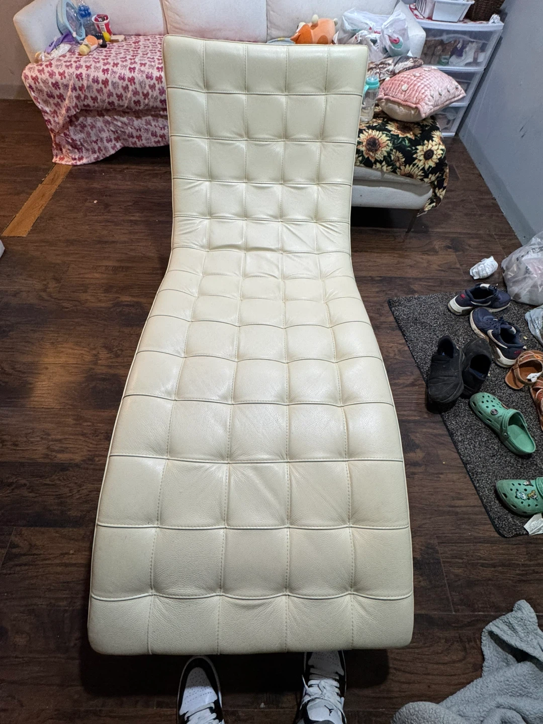 Cream Tufted Chaise Lounge - photo 2