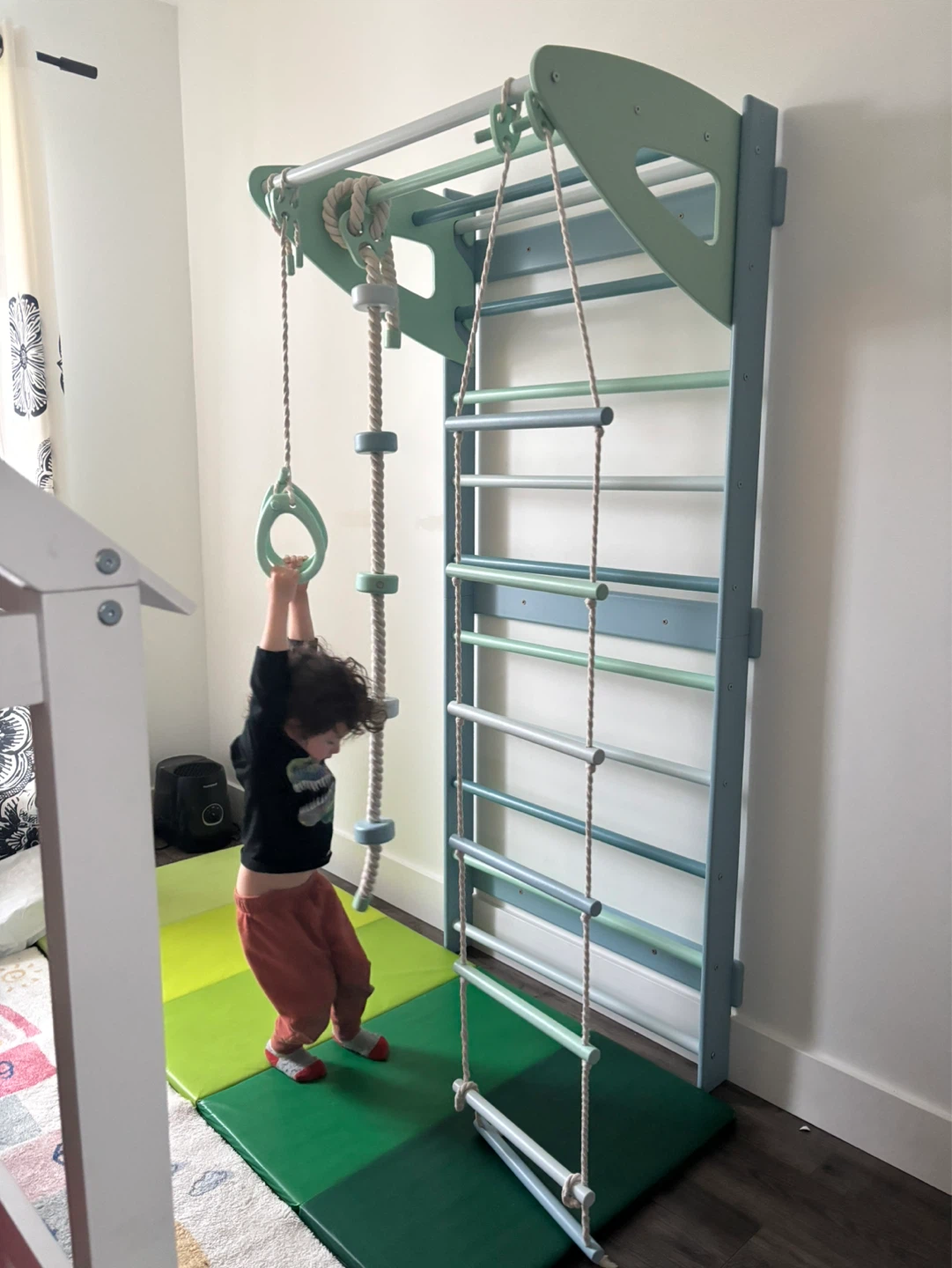 Indoor Gym/Climbing/swing
