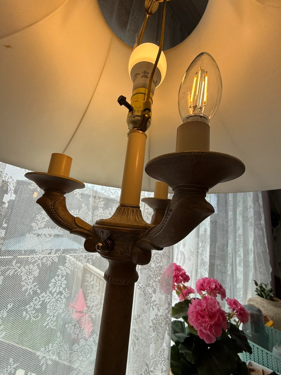 Vintage Floor Lamp with Classic Design - photo 2