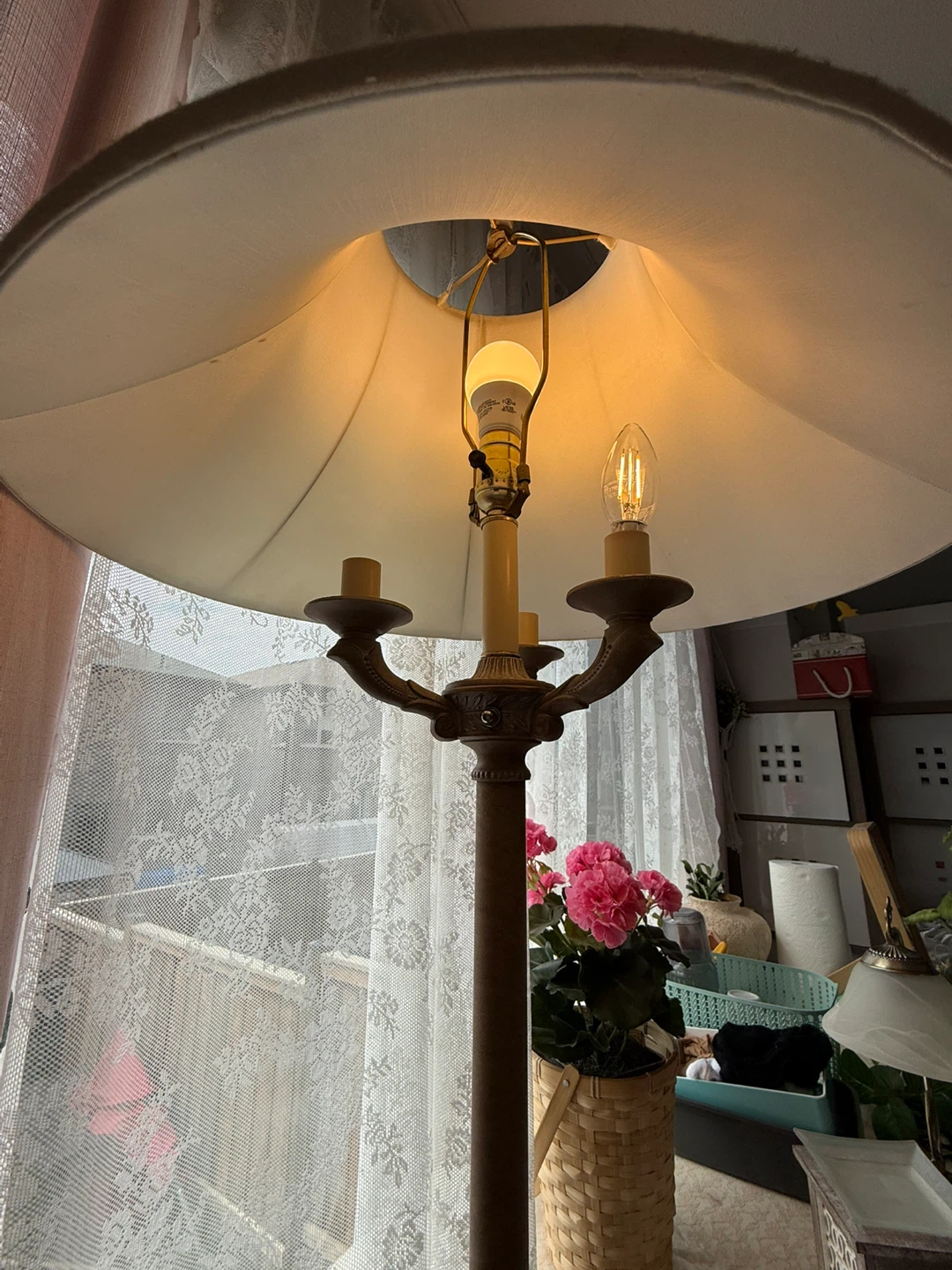 Vintage Floor Lamp with Classic Design - photo 4