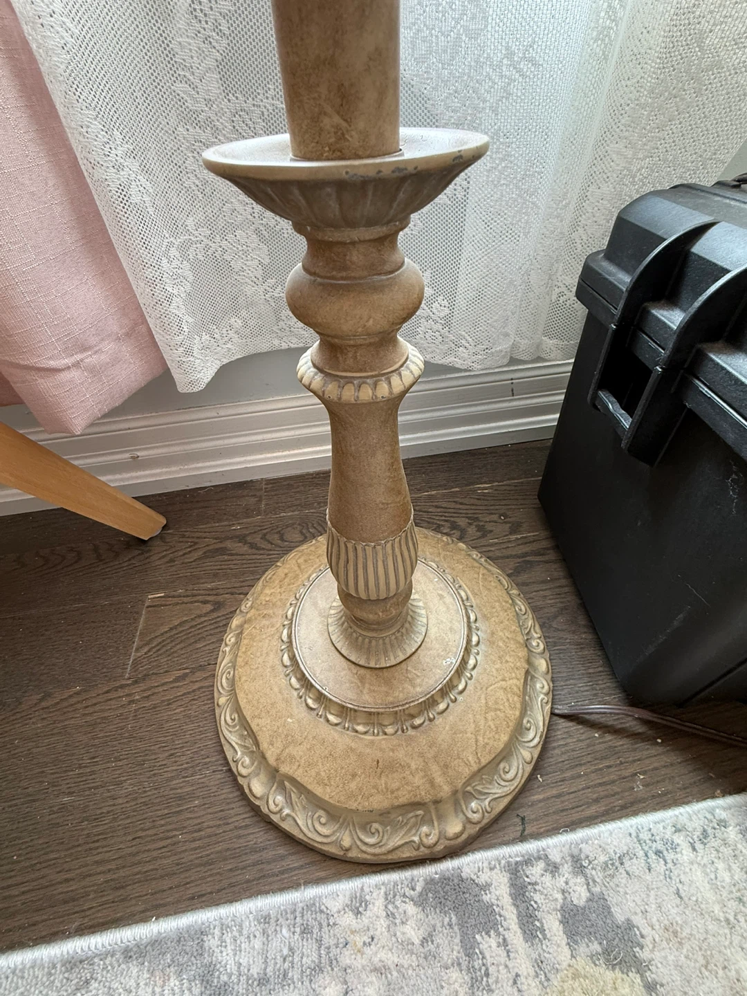 Vintage Floor Lamp with Classic Design - photo 3