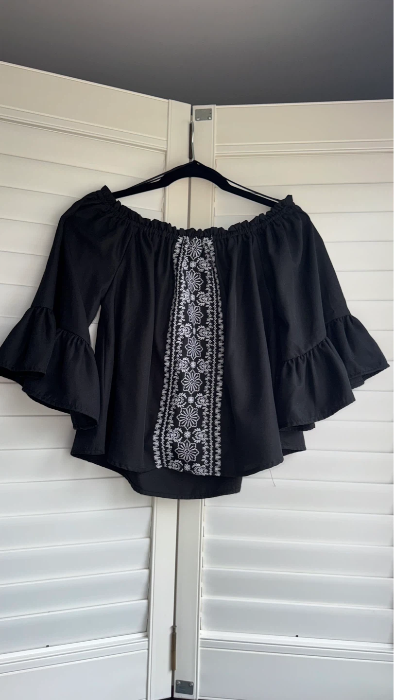 Urban Heritage Black Embroidered Off-the-Shoulder Top - Size S