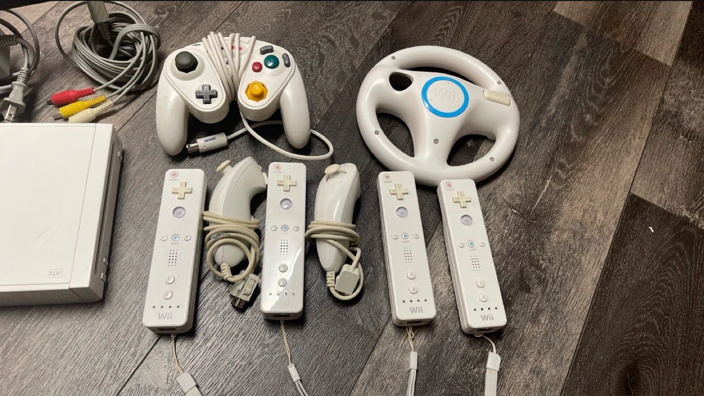 Nintendo Wii Bundle with Mario Kart and Accessories - photo 2
