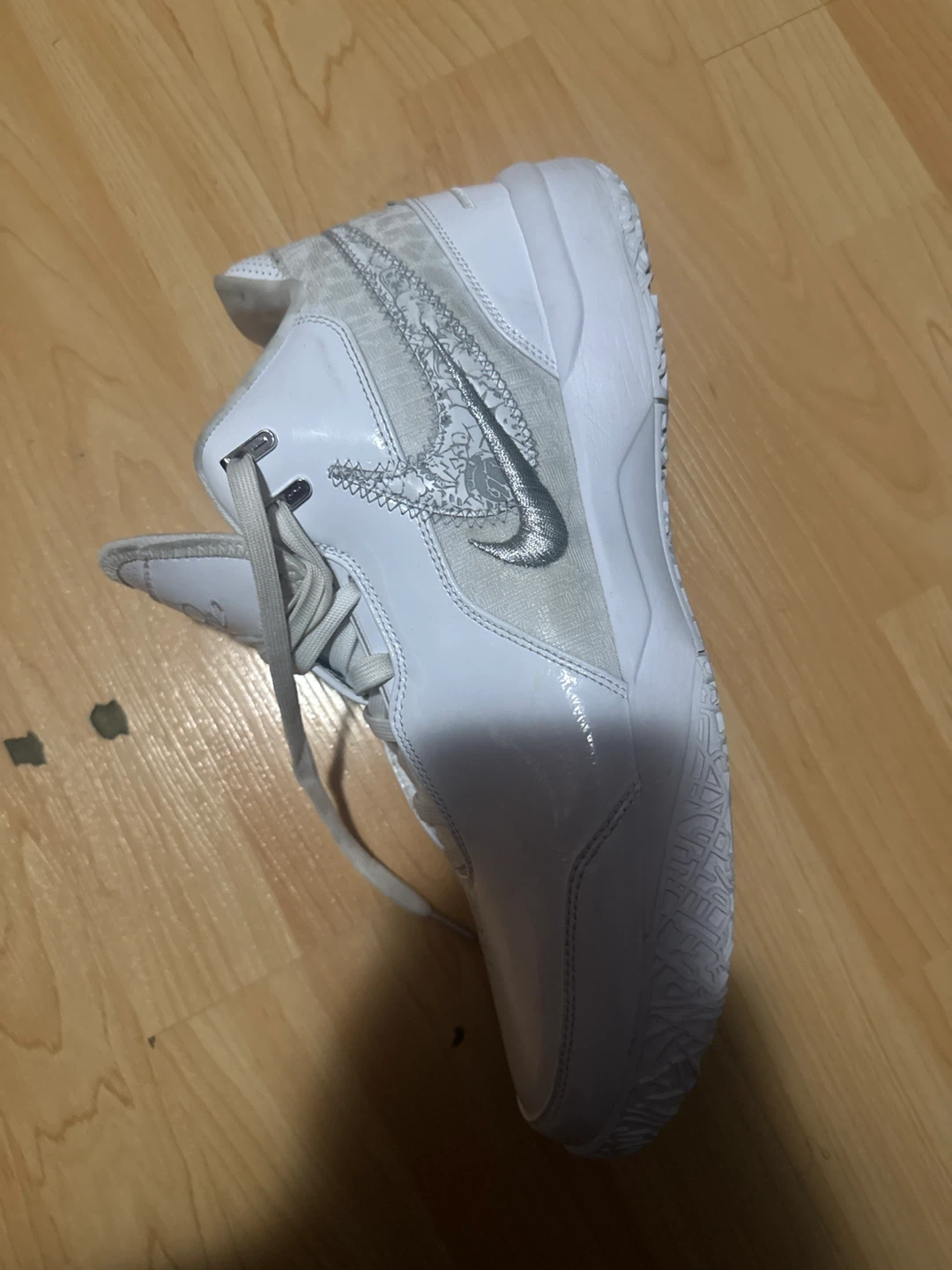 White Nike Basketball Shoes - photo 2