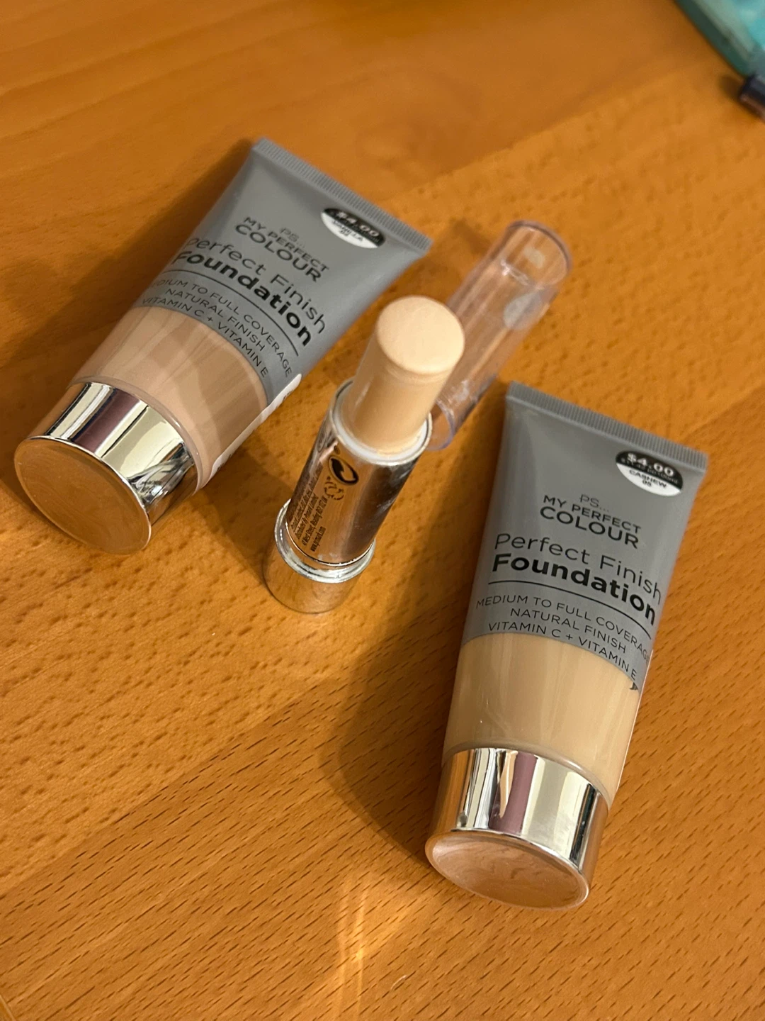 Concealer/ Foundation