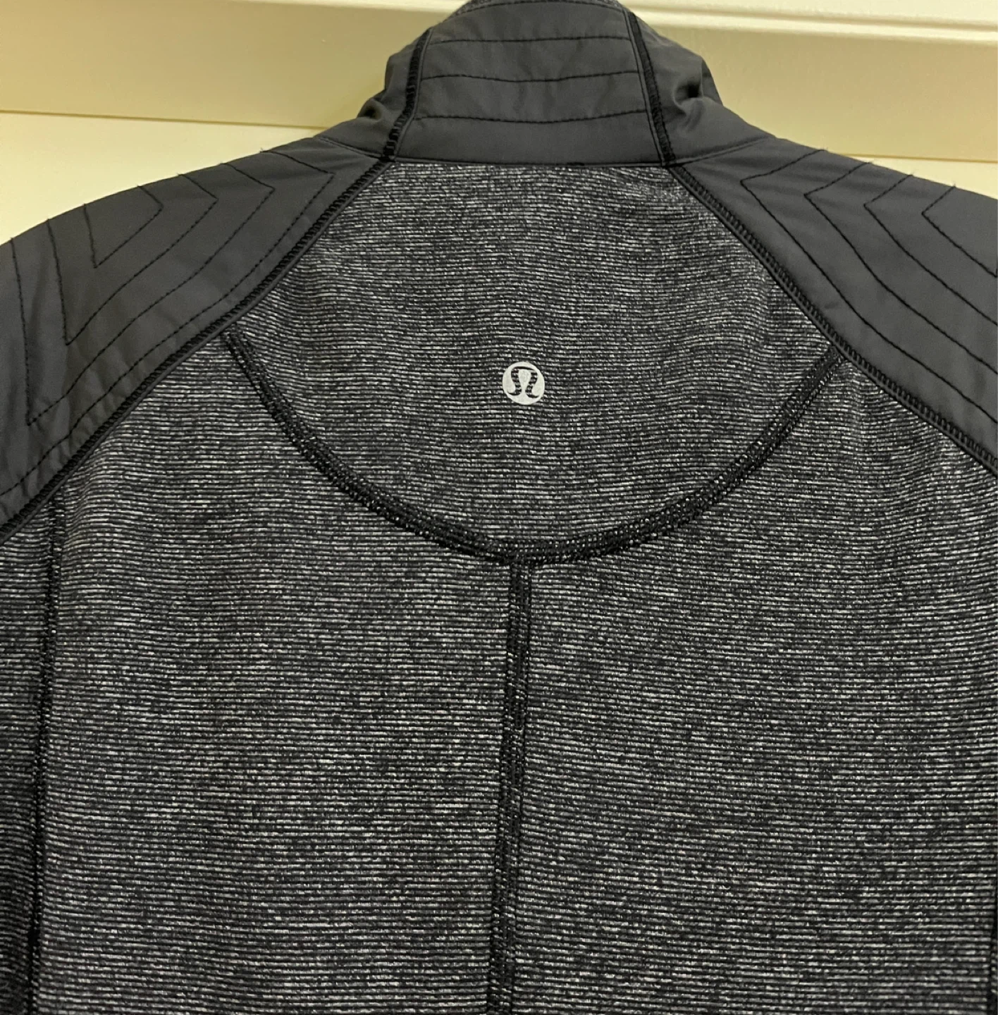 Lululemon Running Jacket Women's Size 6 Black - photo 3