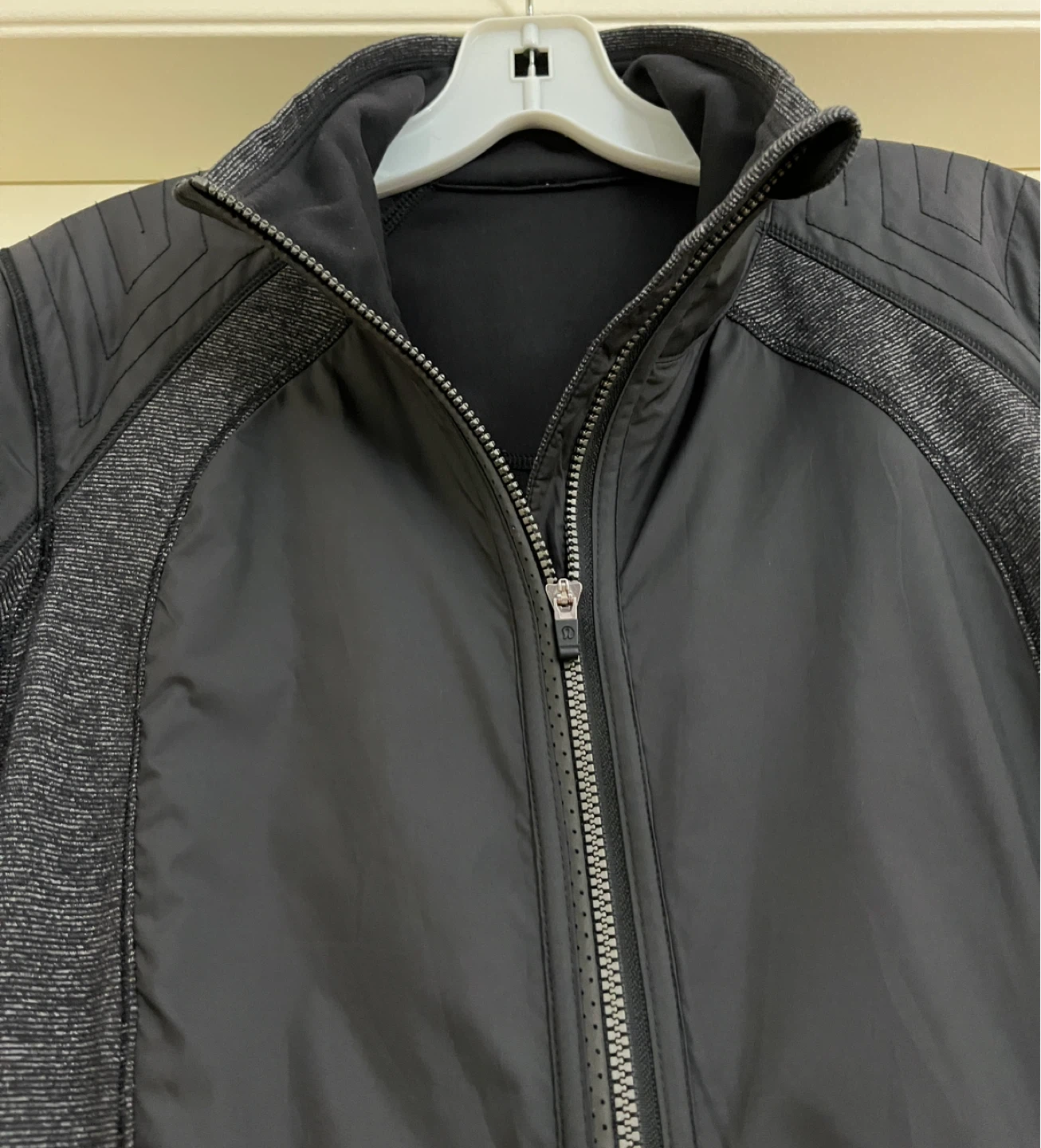 Lululemon Running Jacket Women's Size 6 Black - photo 5