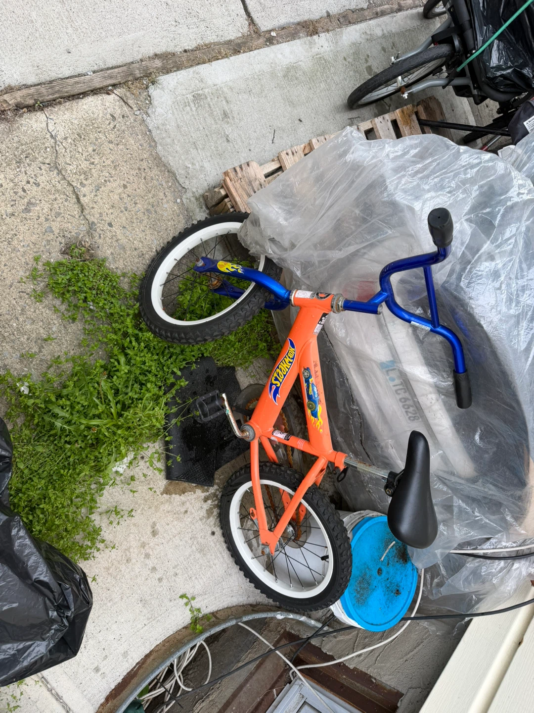 Hot Wheels "Stinger" Kids Bicycle - Orange