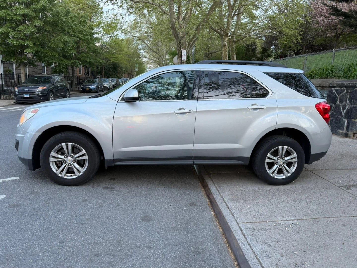 Silver Chevrolet Equinox SUV - photo 4