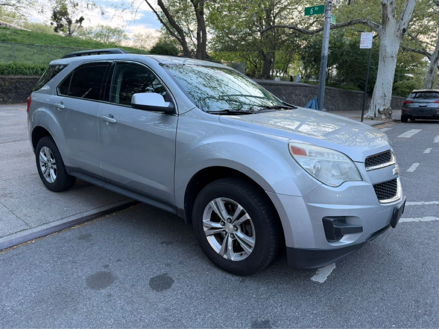 Silver Chevrolet Equinox SUV - photo 3