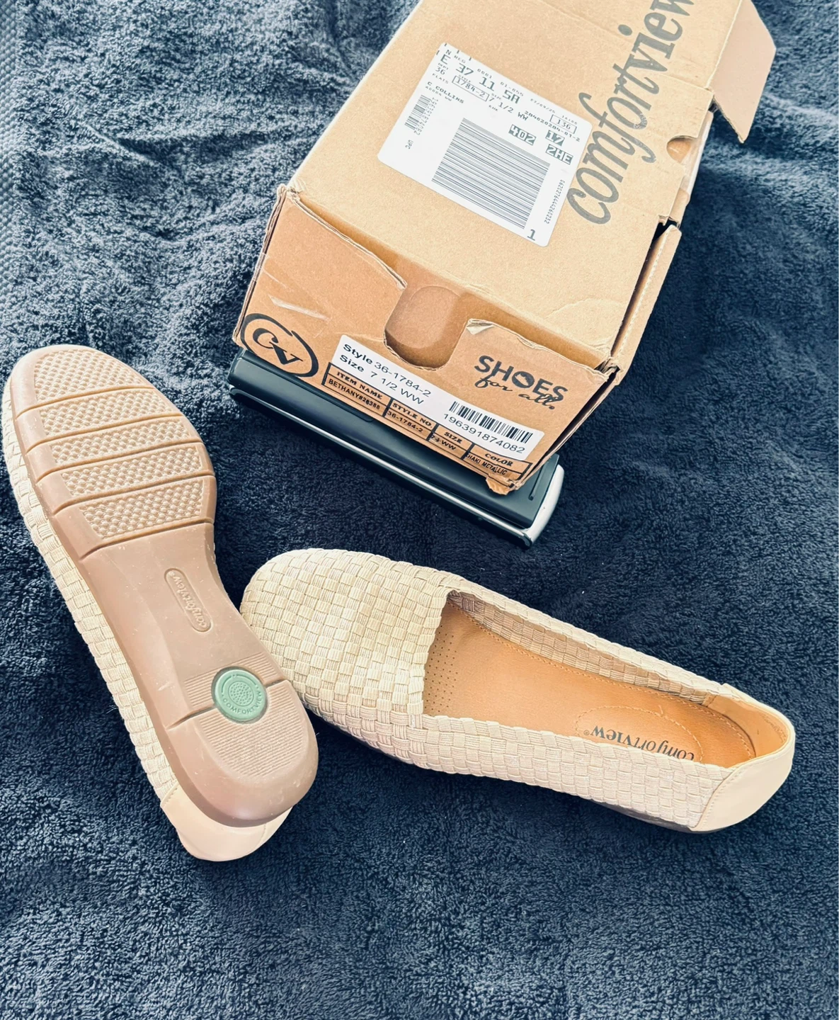 ComfortView Women's Loafers Size 7.5 Wide Beige Woven Slip-Ons