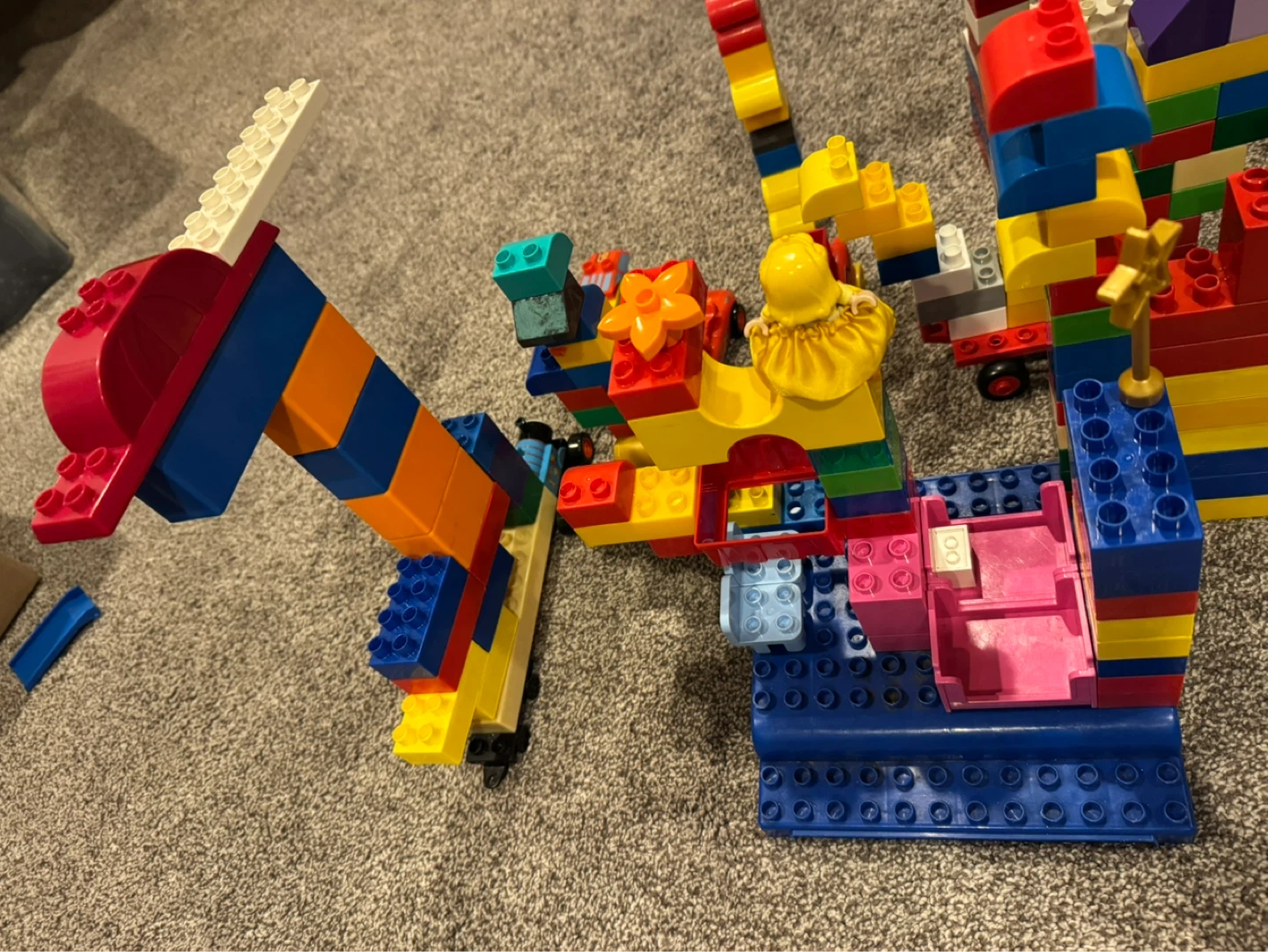 Lego Set 235pcs - Assorted Building Blocks and Vehicles - photo 4