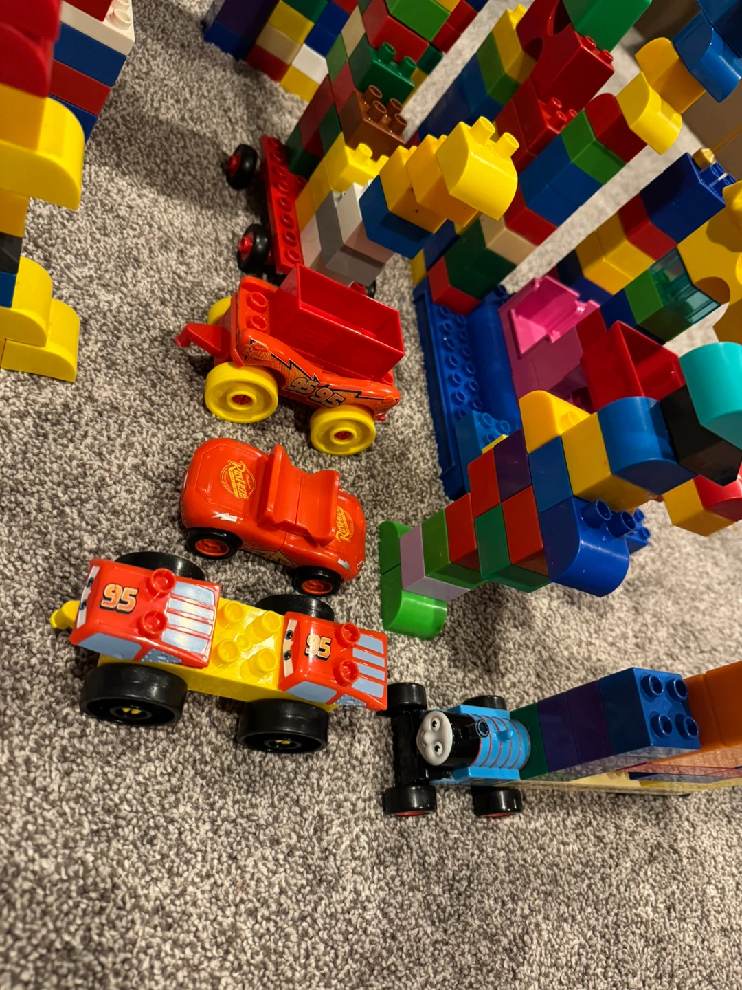 Lego Set 235pcs - Assorted Building Blocks and Vehicles - photo 5