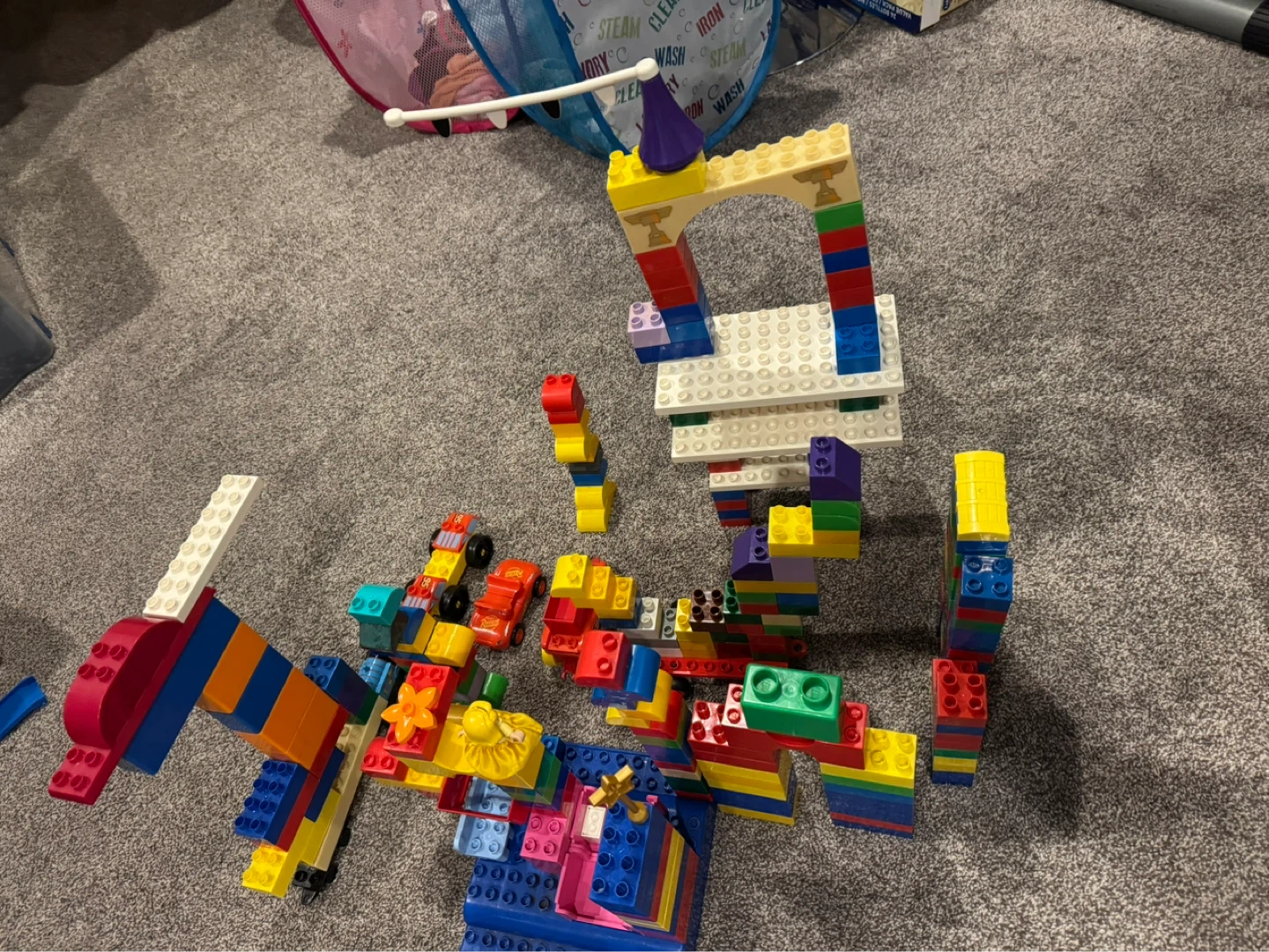 Lego Set 235pcs - Assorted Building Blocks and Vehicles - photo 3