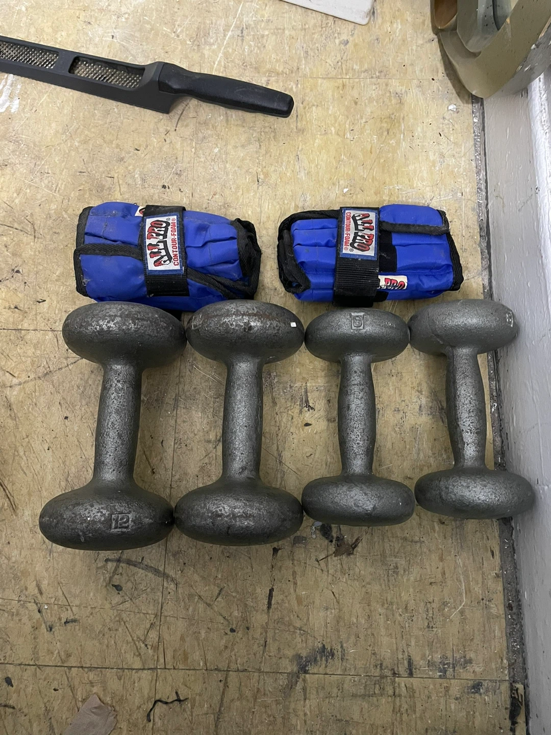 Set of 2 x 12lb & 8lb Dumbbells & 2 x Wrist/Ankle Weights