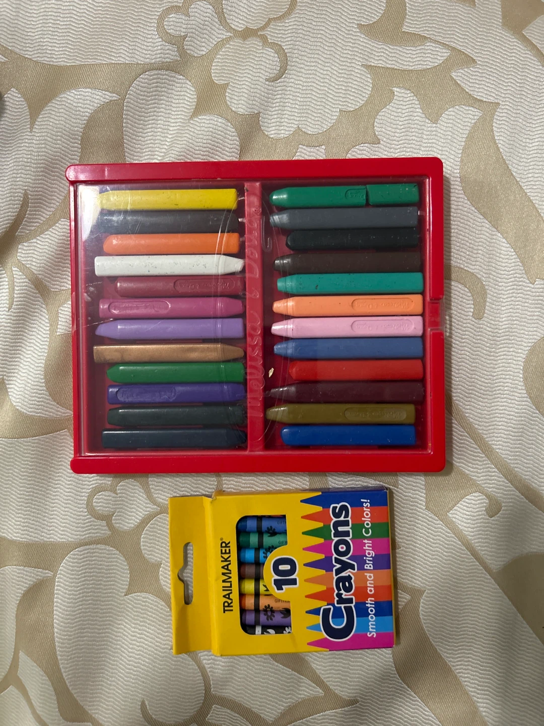 Melissa & Doug Triangular Crayons, 24 Count