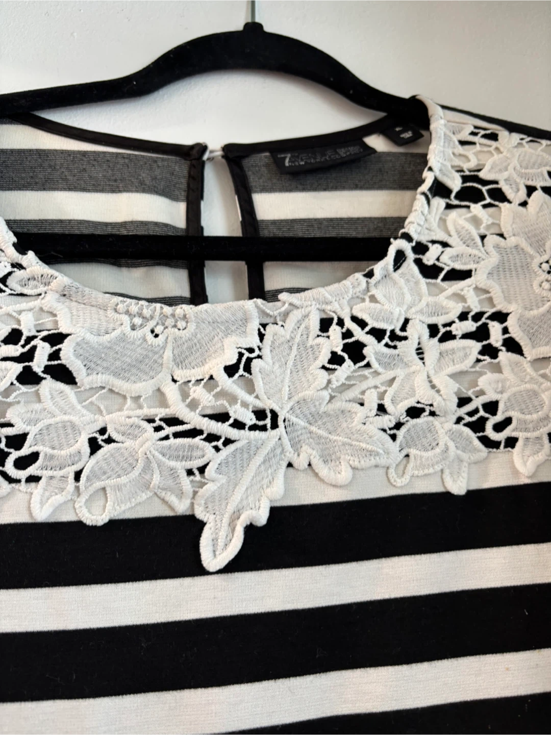Zalora Black and White Striped Lace Top - photo 3