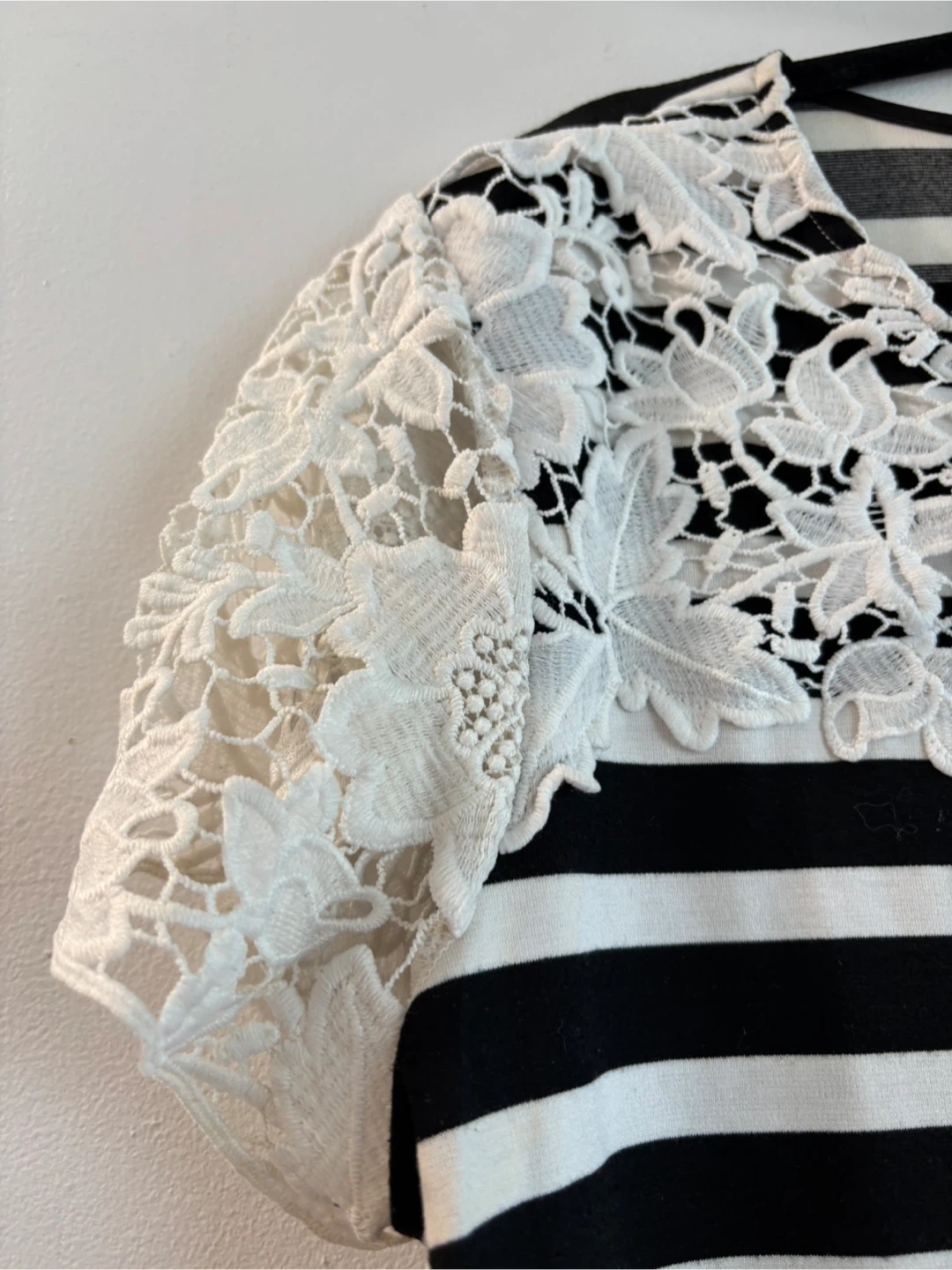 Zalora Black and White Striped Lace Top - photo 4