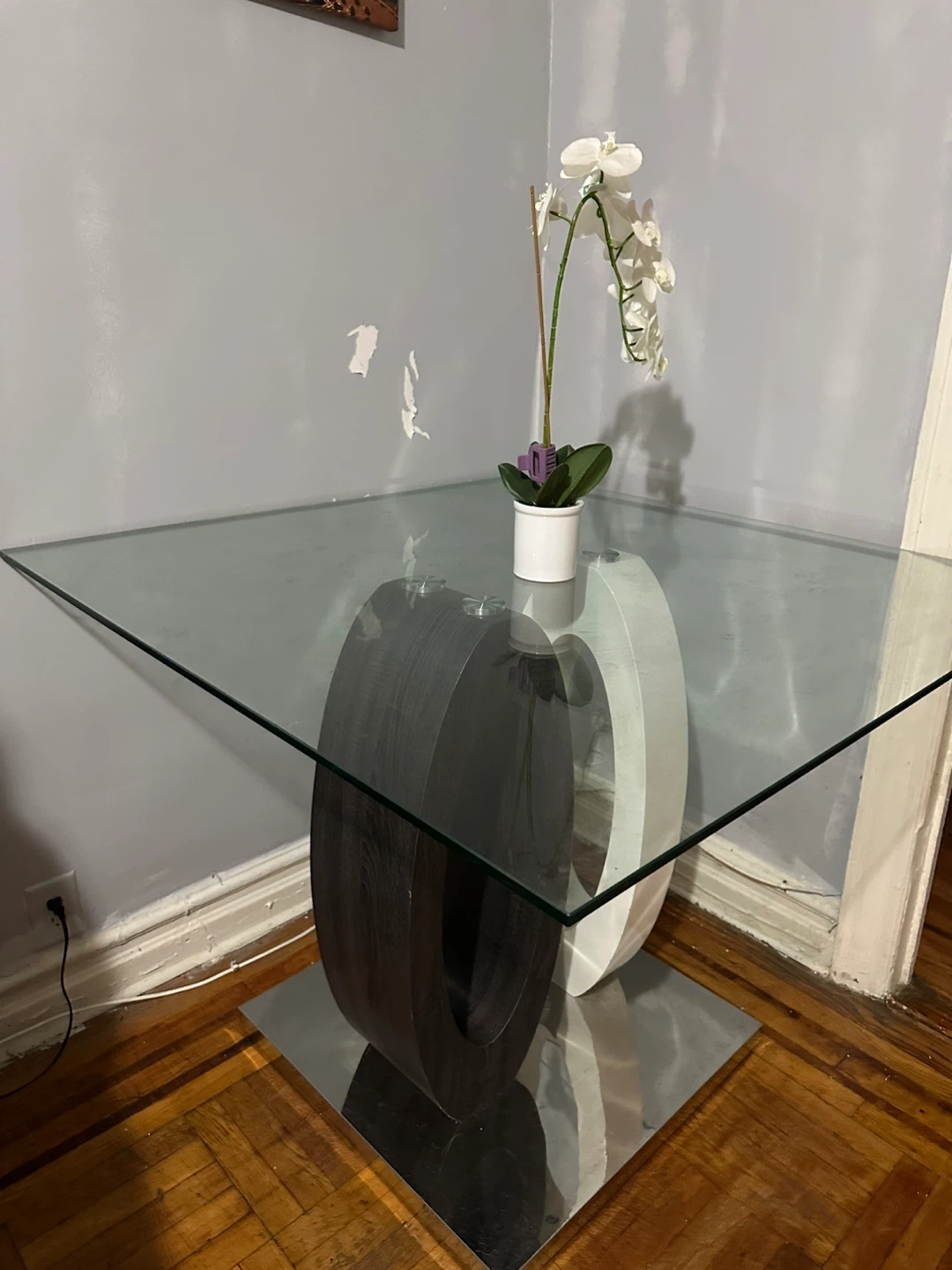 Glass Top Dining Table with Unique Base NO INVLUYE LA PLANTA 🙏🏻 - photo 2