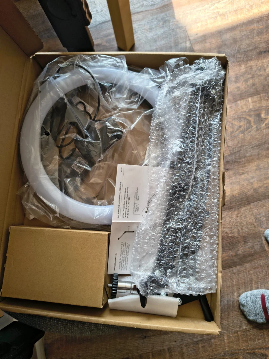 10" Cantilever Bracket Lamp F-619