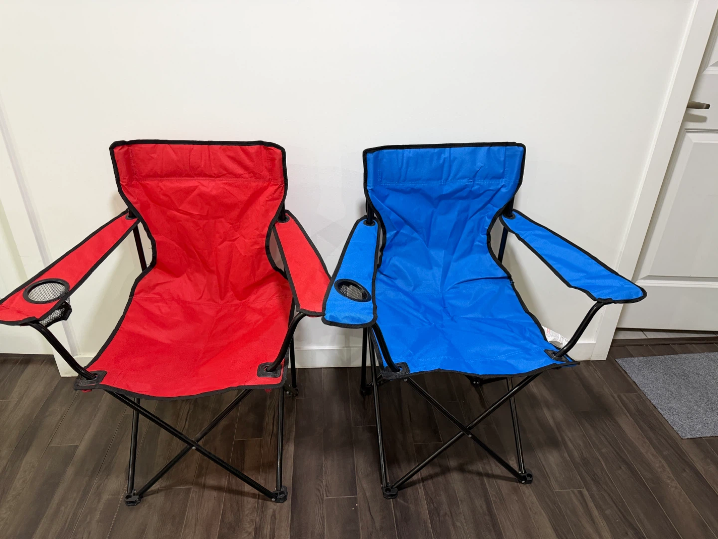 Moving sale- Set of 2 Folding Camp Chairs (Red & Blue) - photo 2