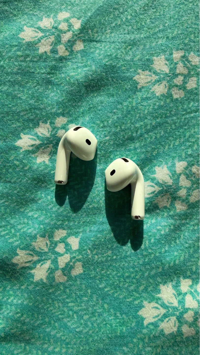 Airpods 4 Excellent condition - photo 2