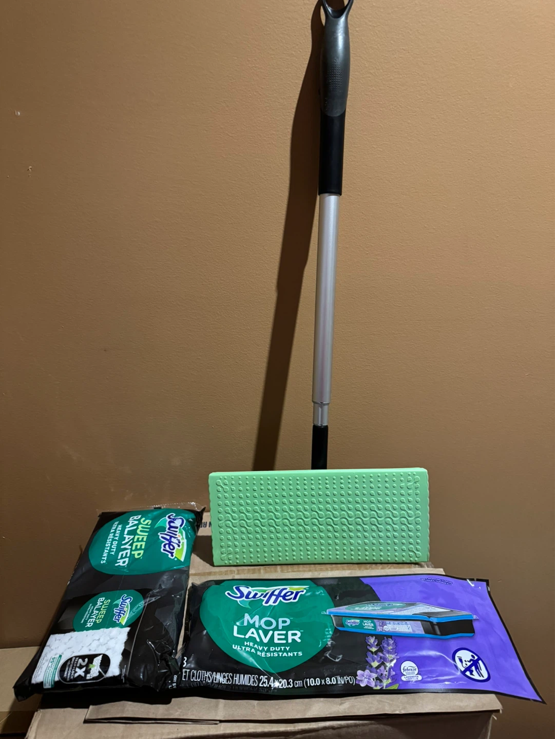 Bundle Swiffer Sweep+Mop Deluxe Kit with Wet Cloths Refills - photo 3