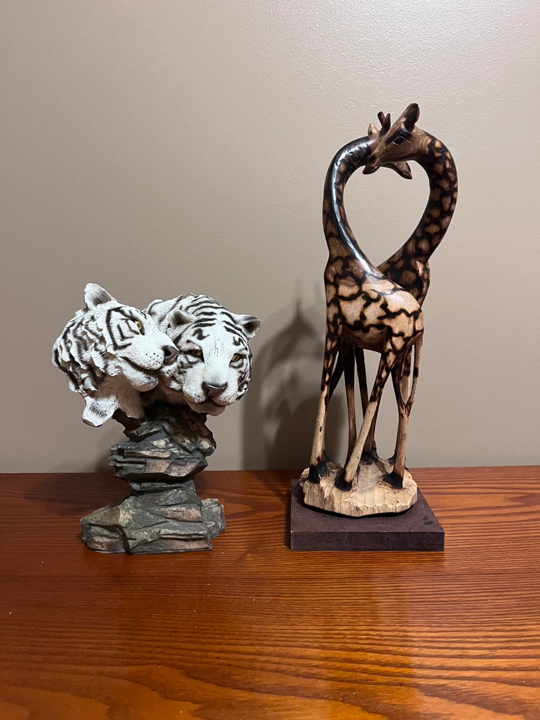 WHITE TIGER & GIRAFFE STATUES (Read description)