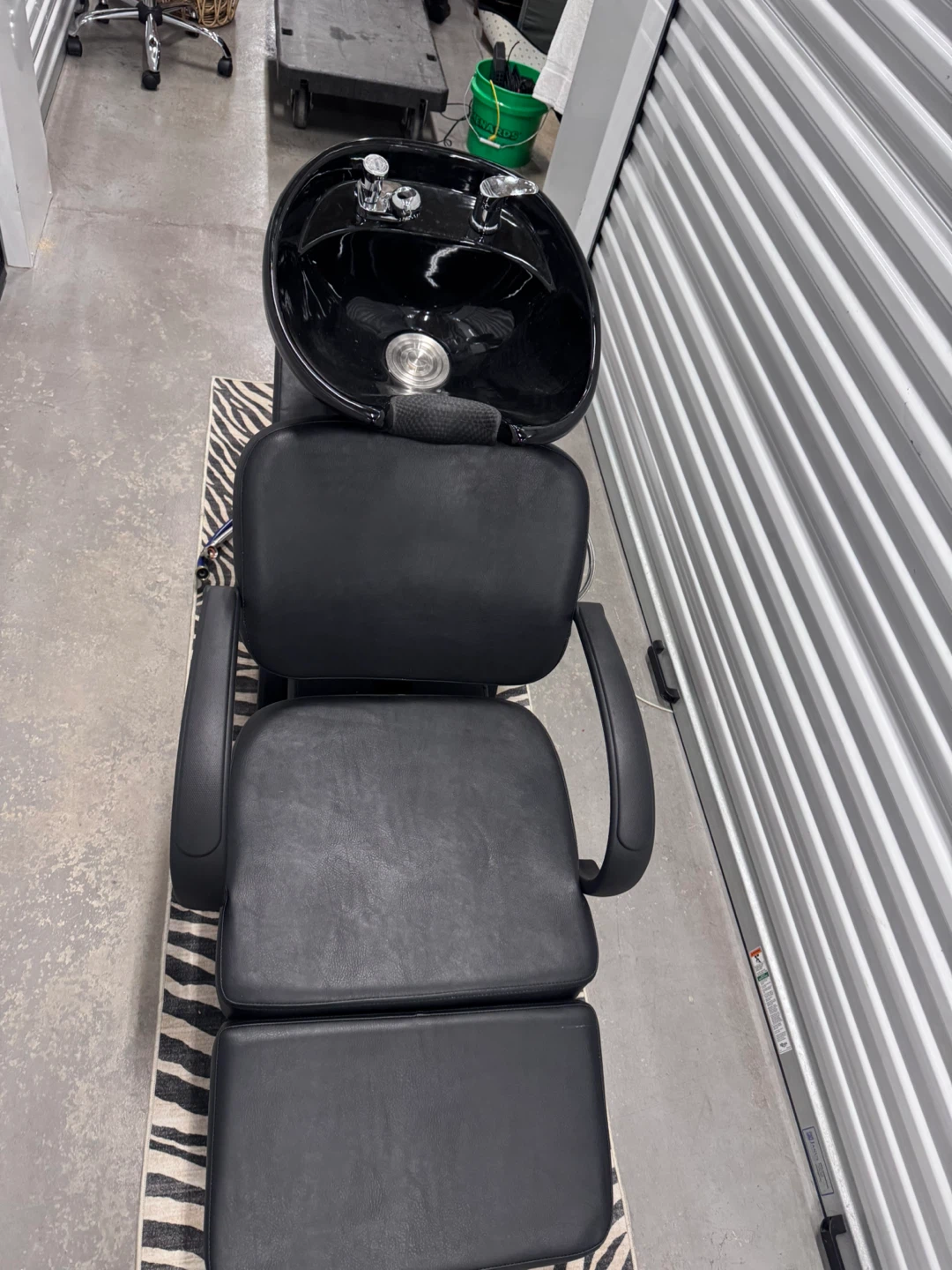 Black Shampoo Chair and Backwash Unit - photo 2