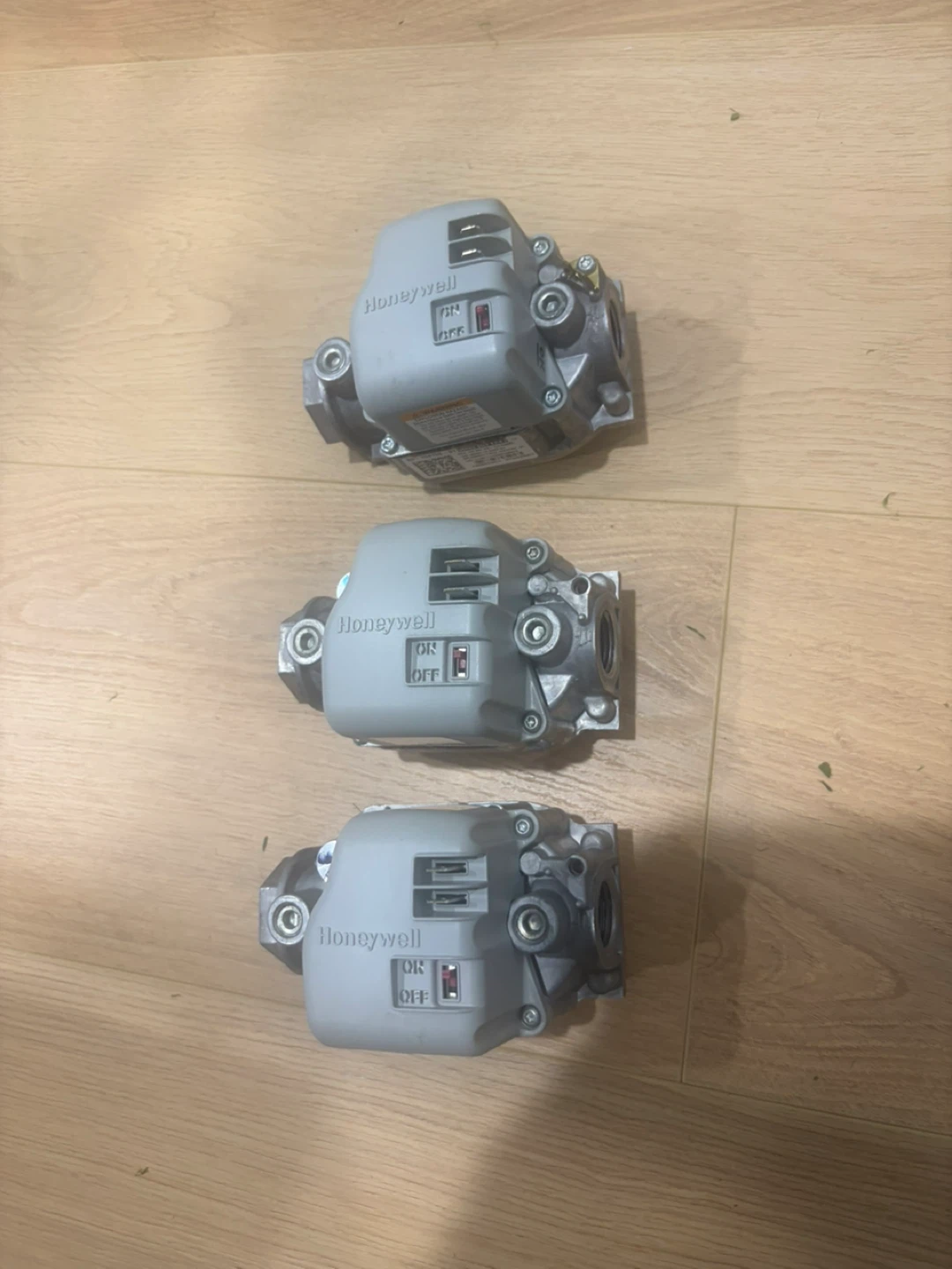 3x Honeywell Gas Valves - photo 2