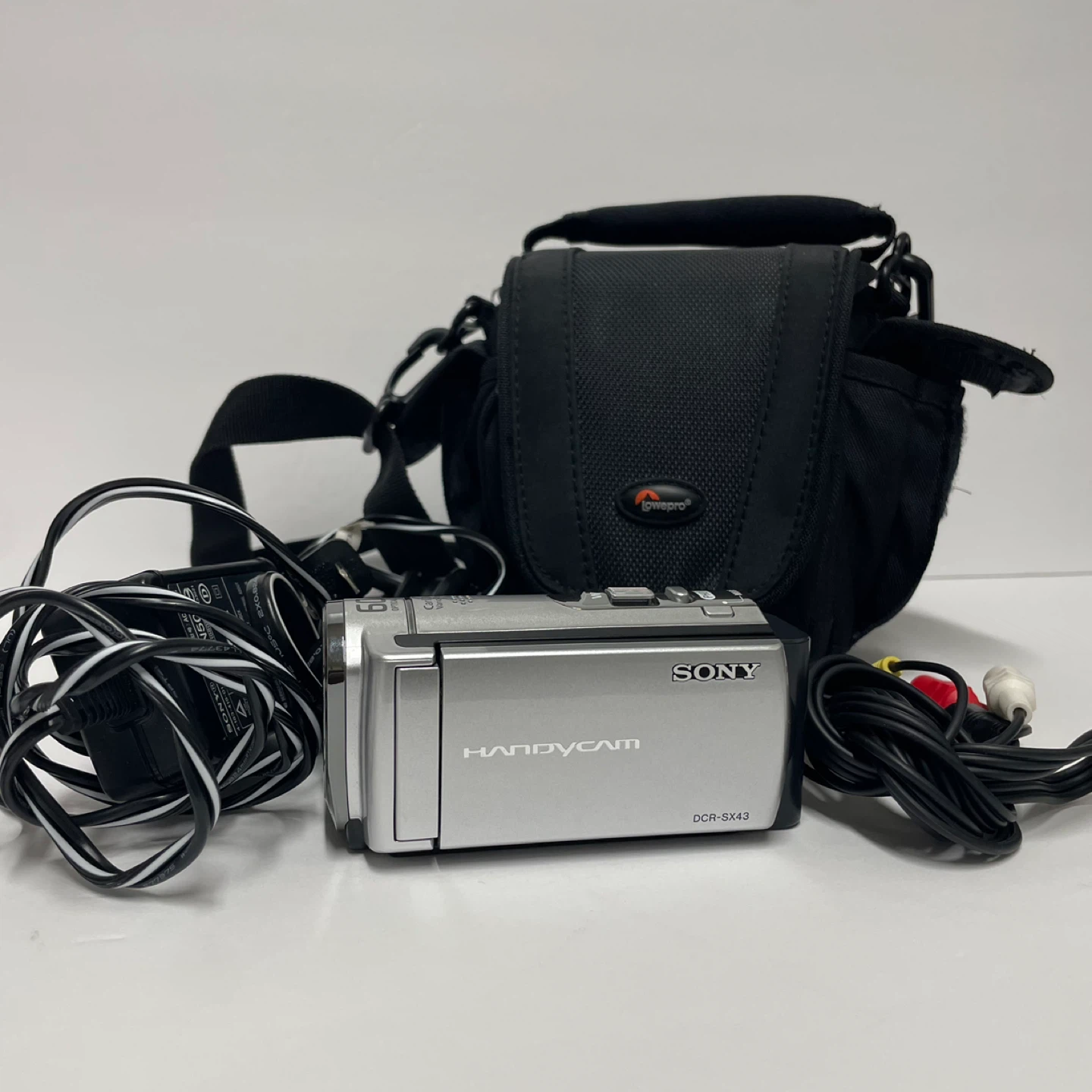 Sony Handycam DCR-SX43 Camcorder with Bag and Accessories - photo 2
