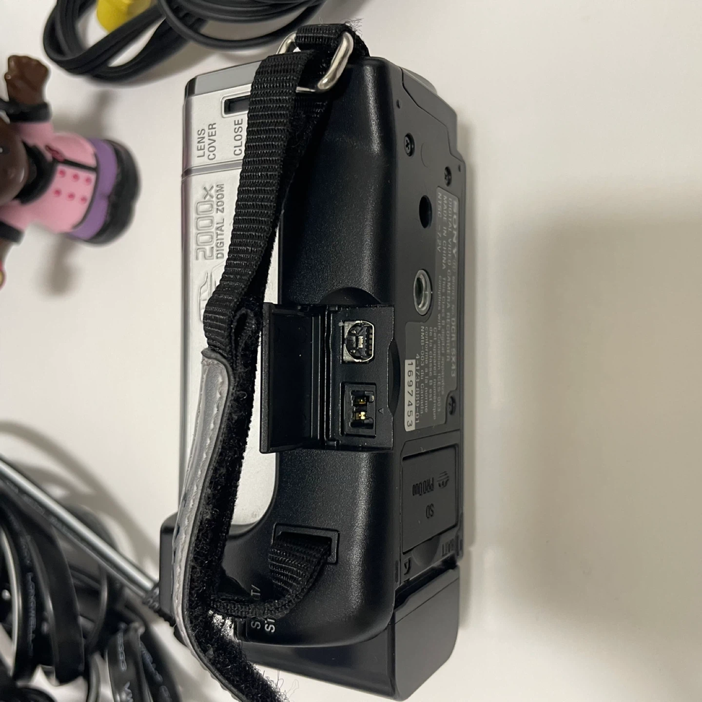 Sony Handycam DCR-SX43 Camcorder with Bag and Accessories - photo 5