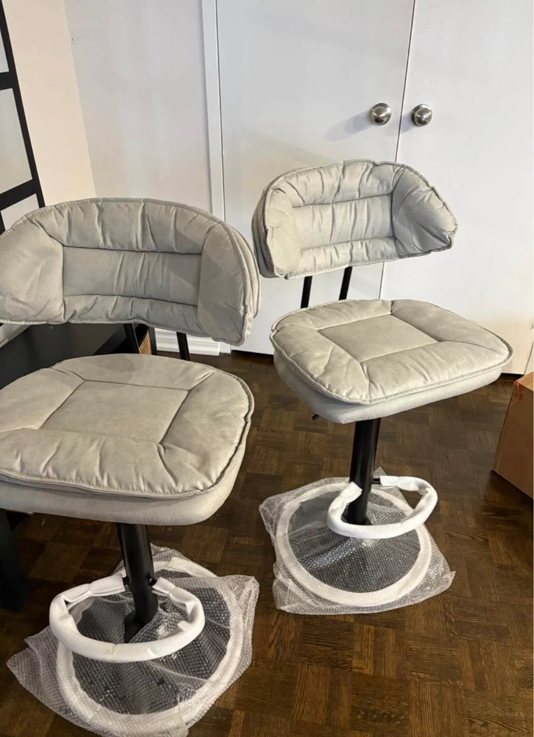 Set of 2 Light Grey Swivel Bar Stools - photo 2