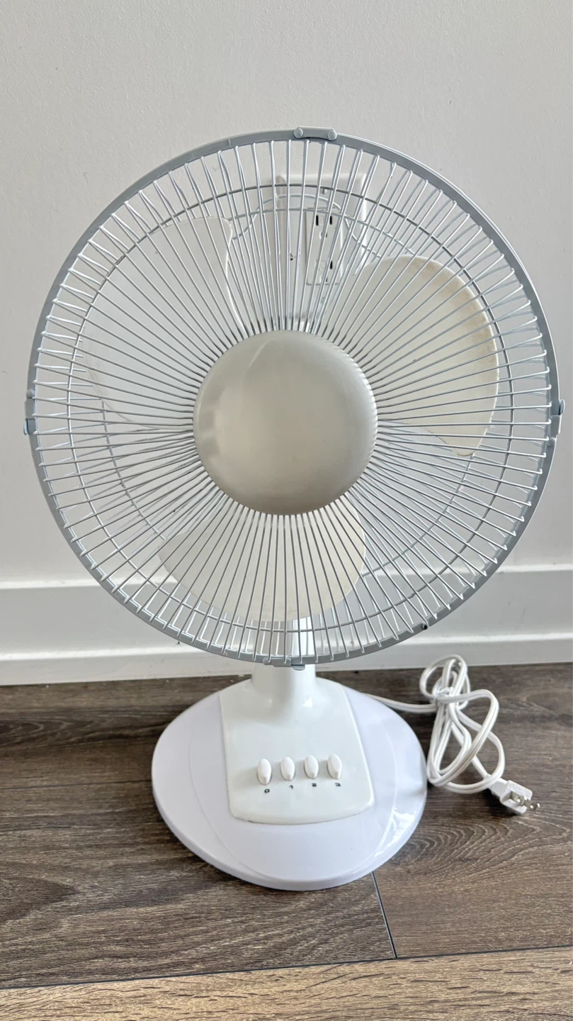 White 3-Speed Table Fan
