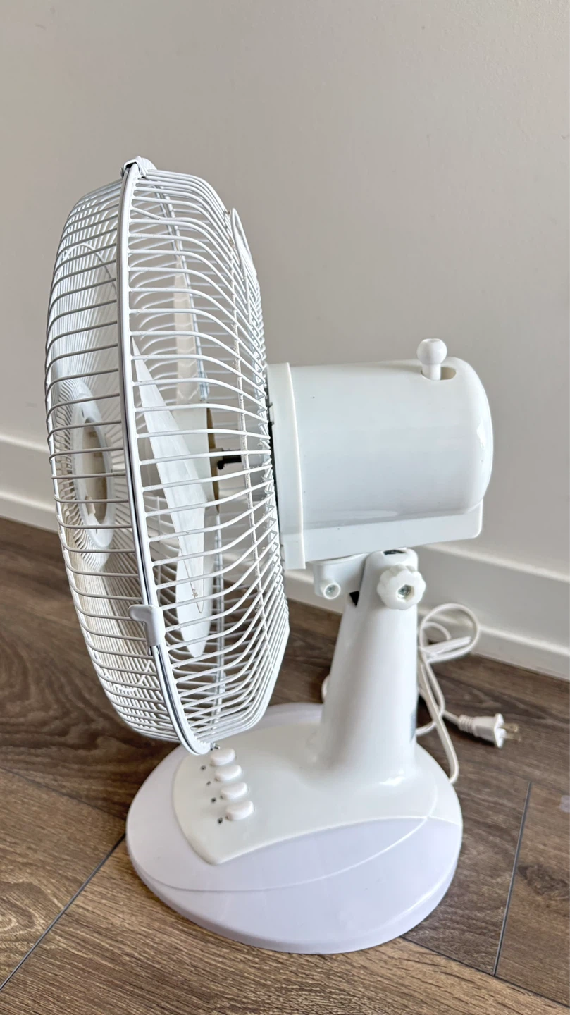White 3-Speed Table Fan - photo 2
