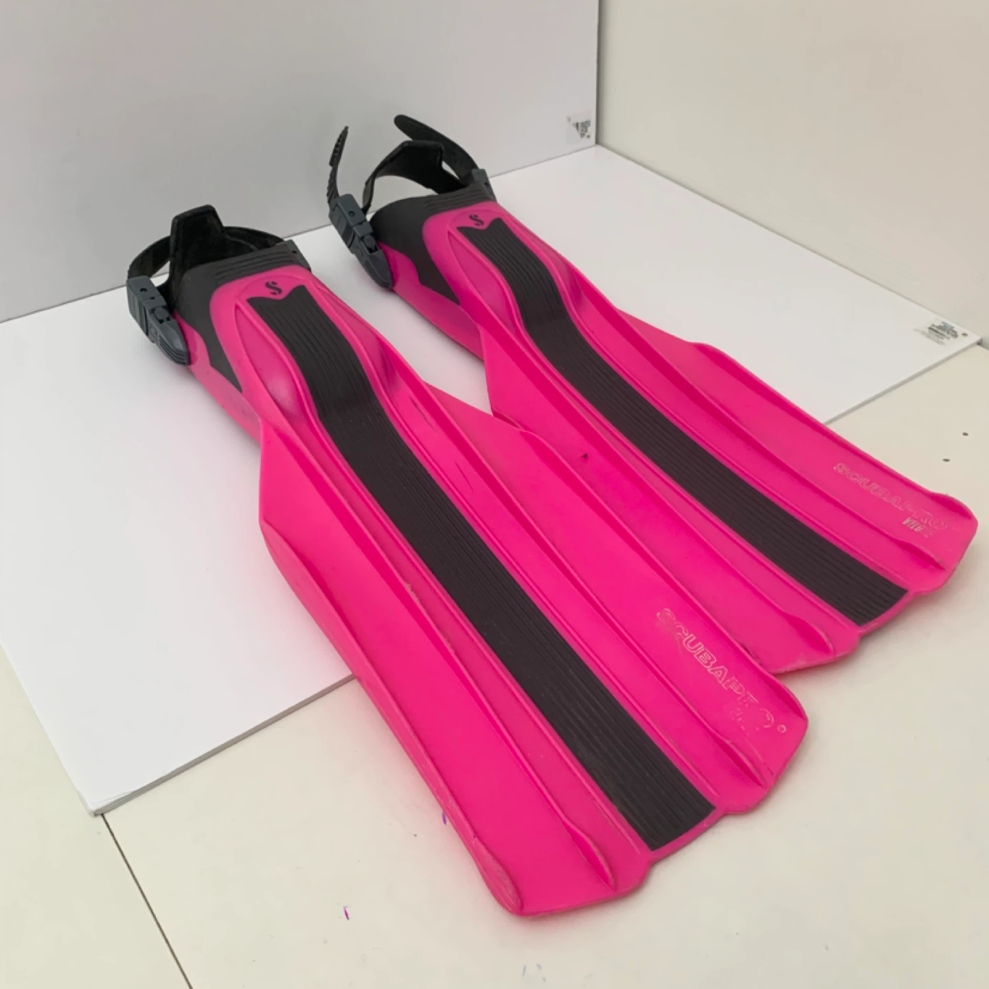 Scuba Fins Swim Snorkel Scubapro Velose Adjustable Medium Pink