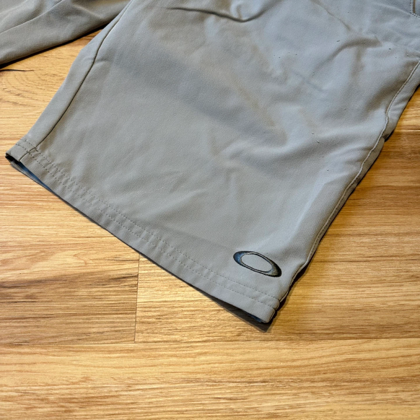 Oakley Women’s Size 32W Grey Golf Shorts - photo 2