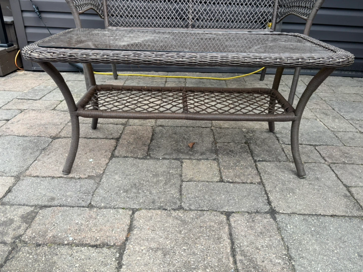 Wicker resin loveseat & coffee table - photo 3