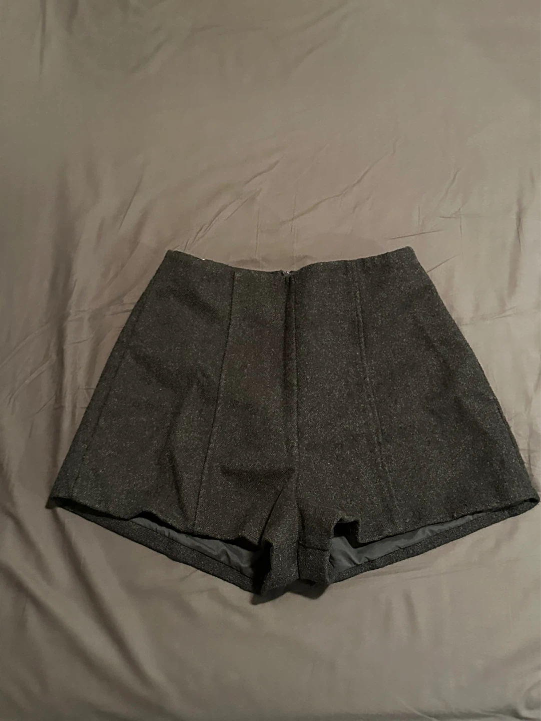White pearl-embellished sweater and grey shorts set - photo 2