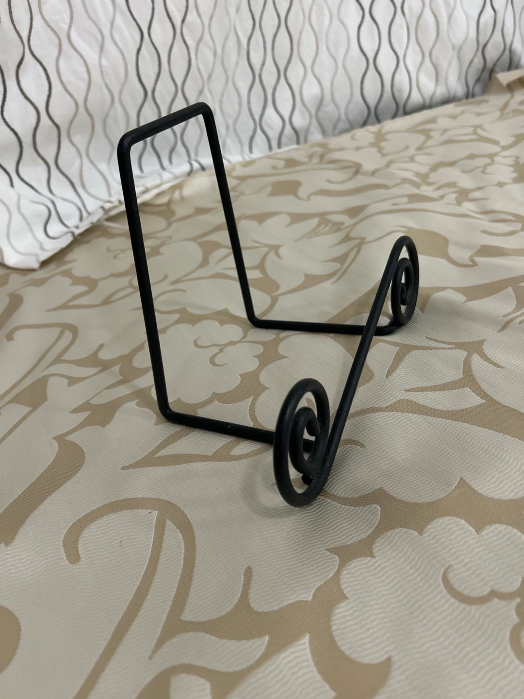 Black Metal Display Easel - photo 2