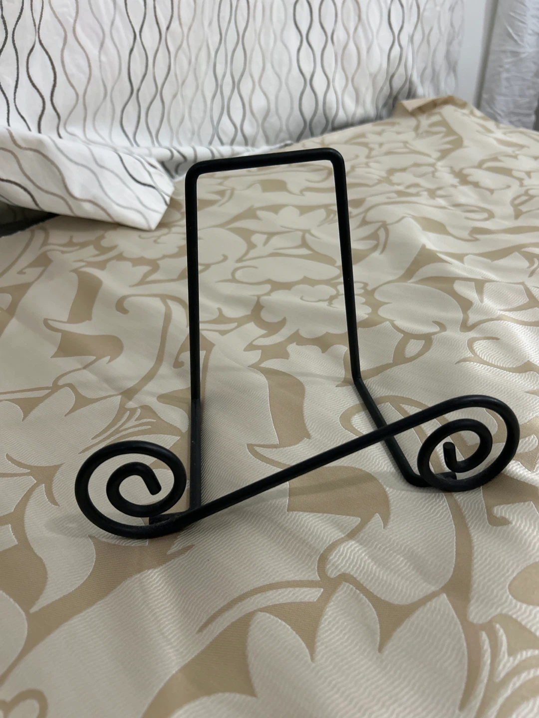 Black Metal Display Easel