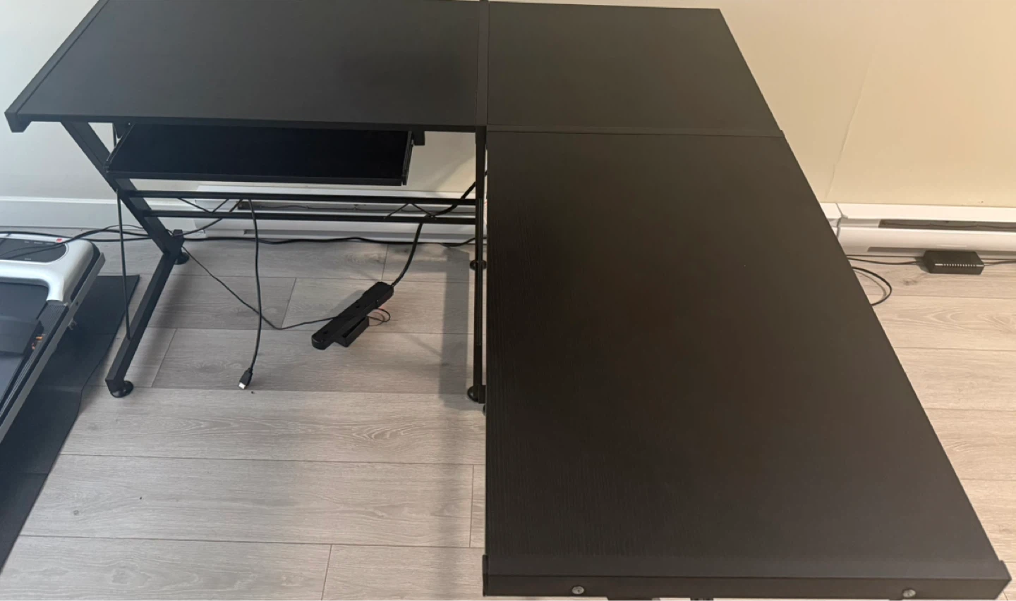 Black L-shaped desk with keyboard tray - photo 2