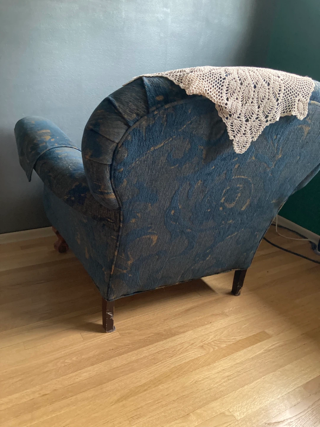 Antique Blue Floral Accent Chair - photo 3