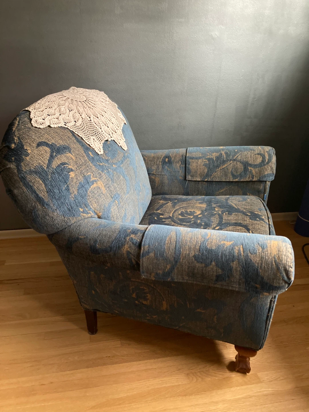 Antique Blue Floral Accent Chair - photo 2